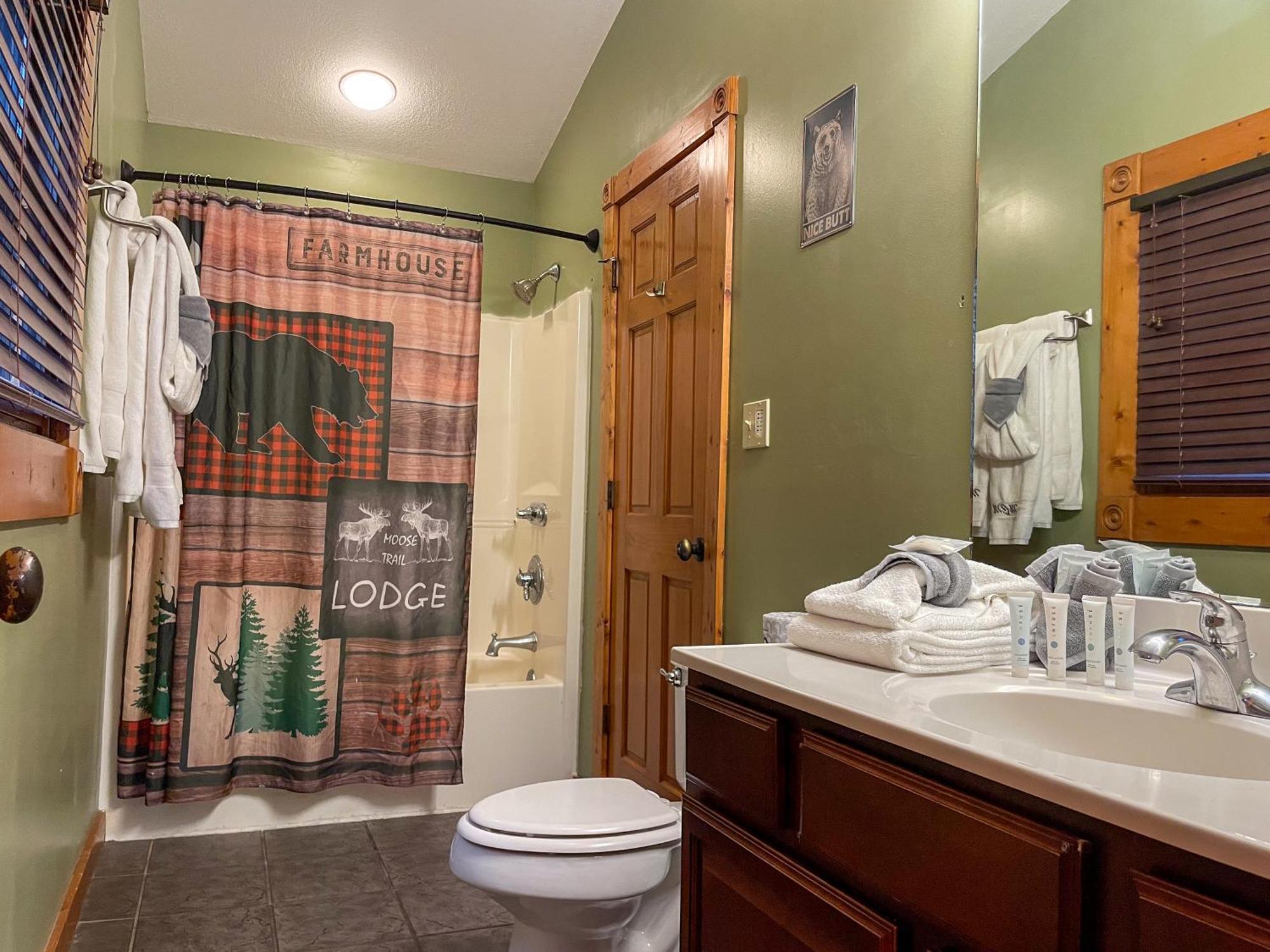 Spacious Resort Log Cabin, Easy Drive, Hot Tub, Arcade Gameroom, Mountain Vibe 蓋特林堡 外观 照片
