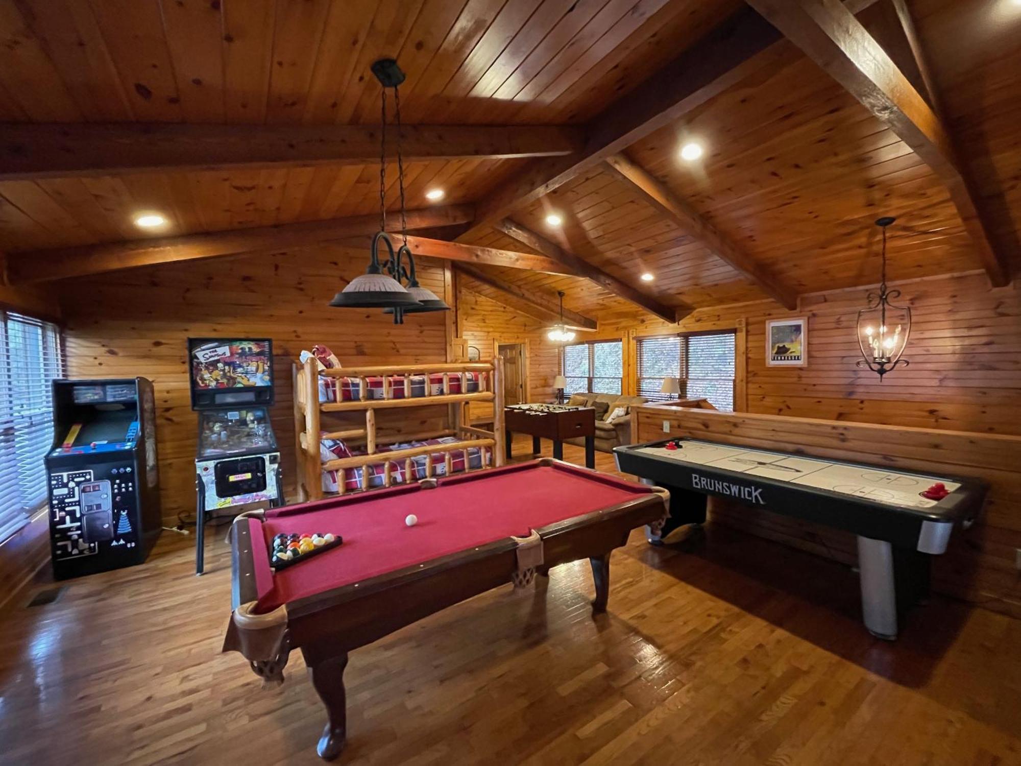 Spacious Resort Log Cabin, Easy Drive, Hot Tub, Arcade Gameroom, Mountain Vibe 蓋特林堡 外观 照片