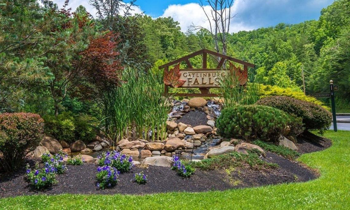 Spacious Resort Log Cabin, Easy Drive, Hot Tub, Arcade Gameroom, Mountain Vibe 蓋特林堡 外观 照片