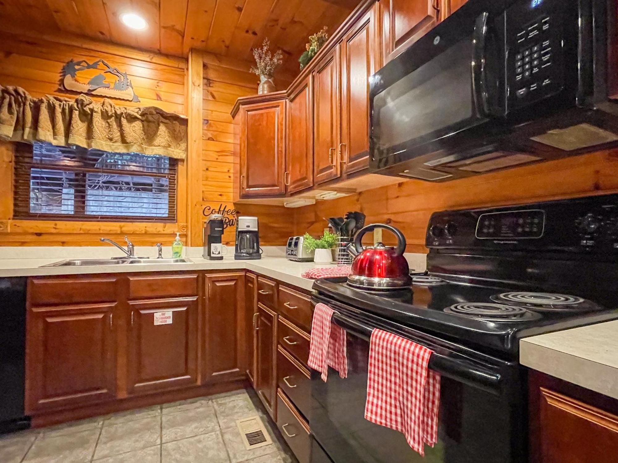 Spacious Resort Log Cabin, Easy Drive, Hot Tub, Arcade Gameroom, Mountain Vibe 蓋特林堡 外观 照片
