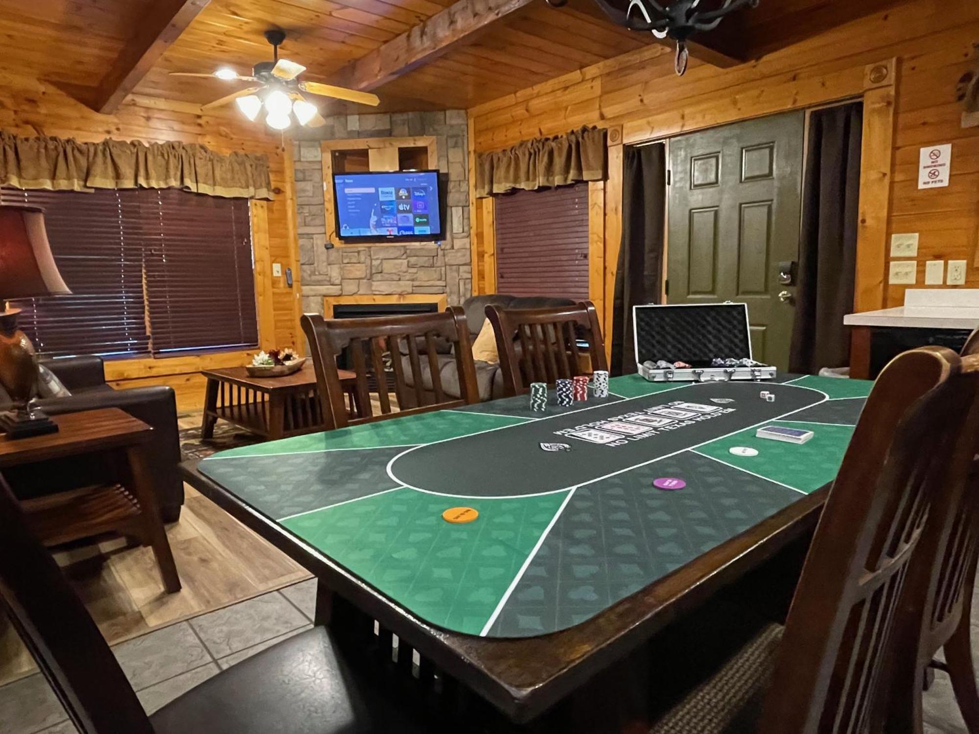Spacious Resort Log Cabin, Easy Drive, Hot Tub, Arcade Gameroom, Mountain Vibe 蓋特林堡 外观 照片