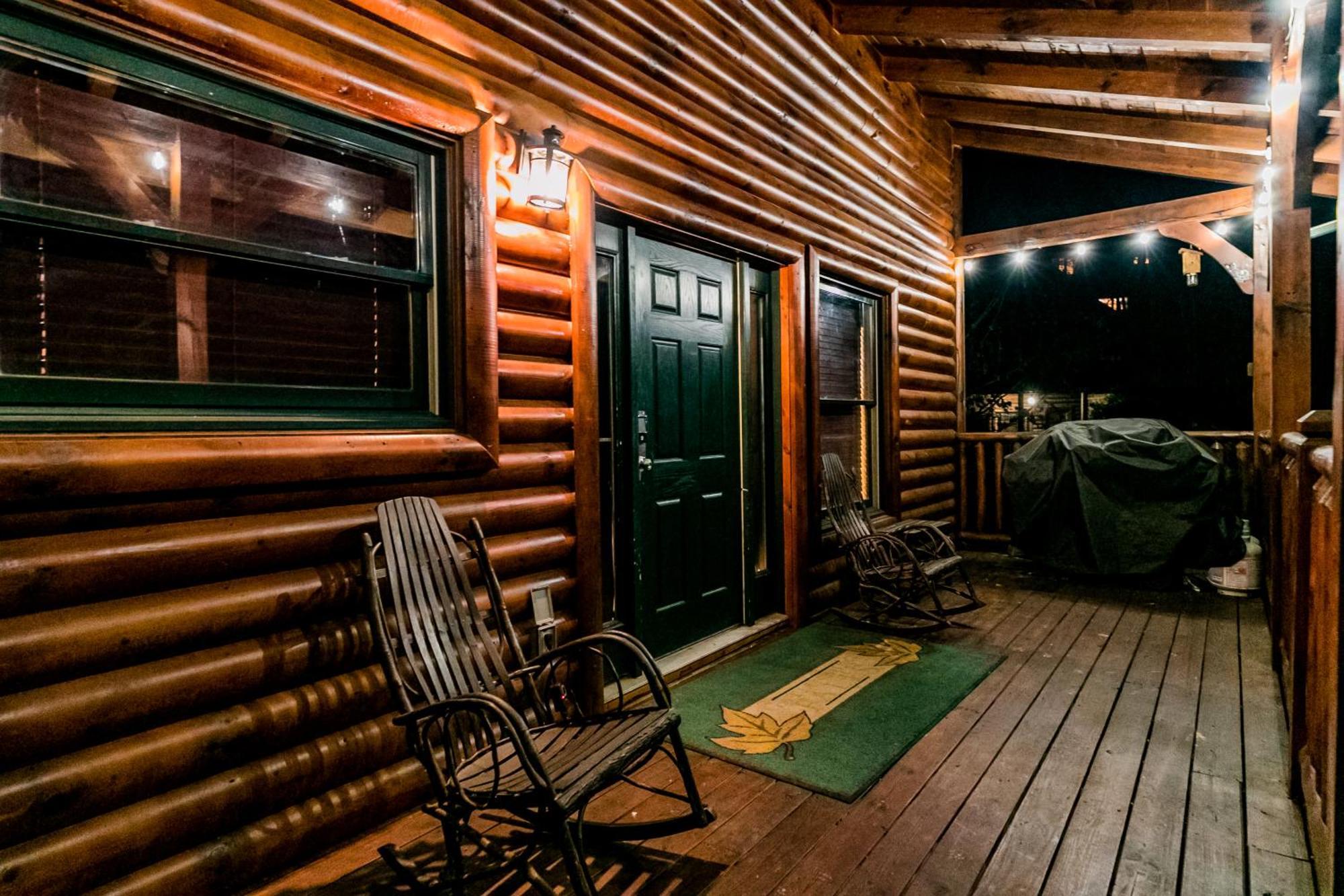 Spacious Resort Log Cabin, Easy Drive, Hot Tub, Arcade Gameroom, Mountain Vibe 蓋特林堡 外观 照片