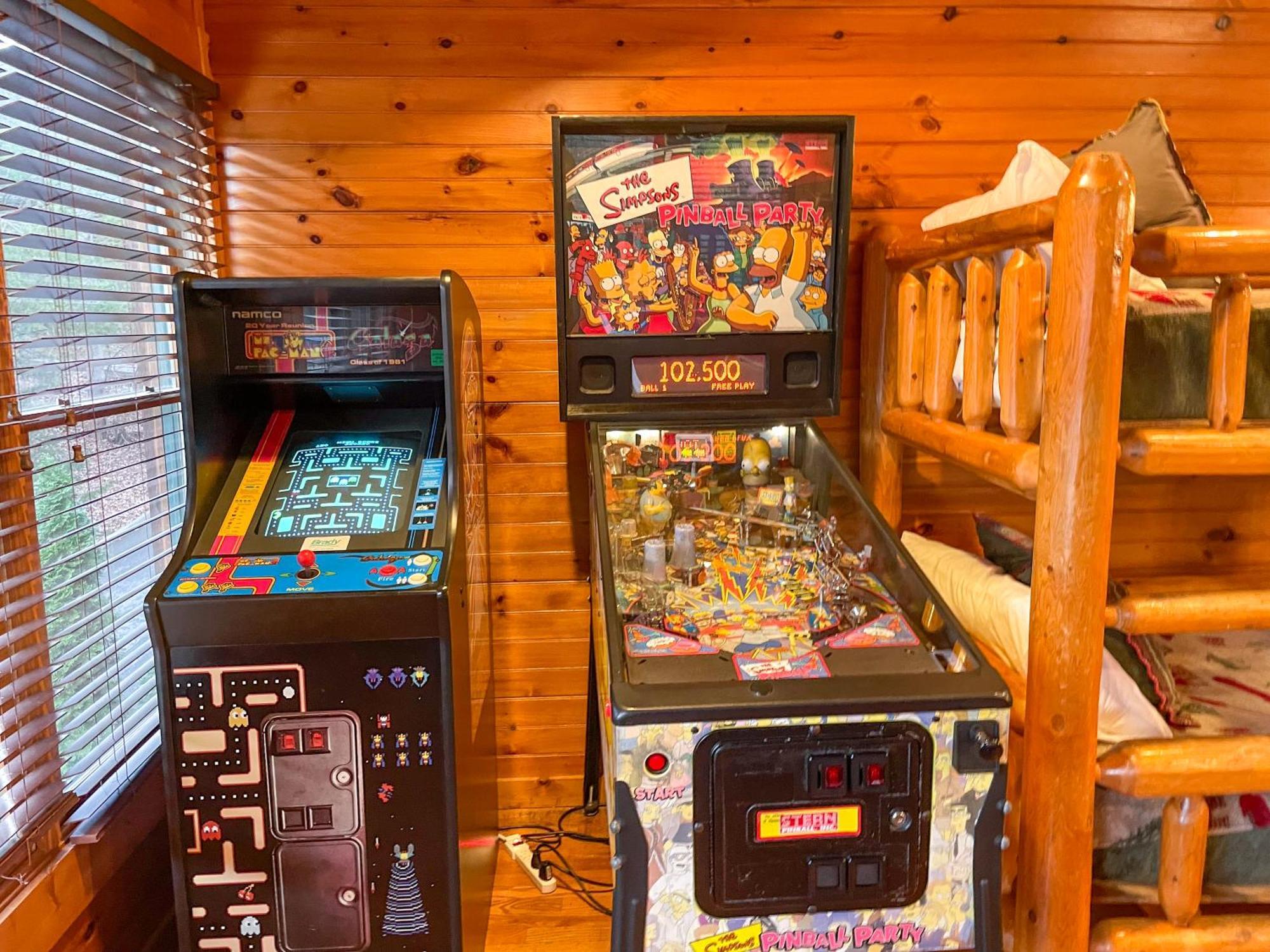 Spacious Resort Log Cabin, Easy Drive, Hot Tub, Arcade Gameroom, Mountain Vibe 蓋特林堡 外观 照片