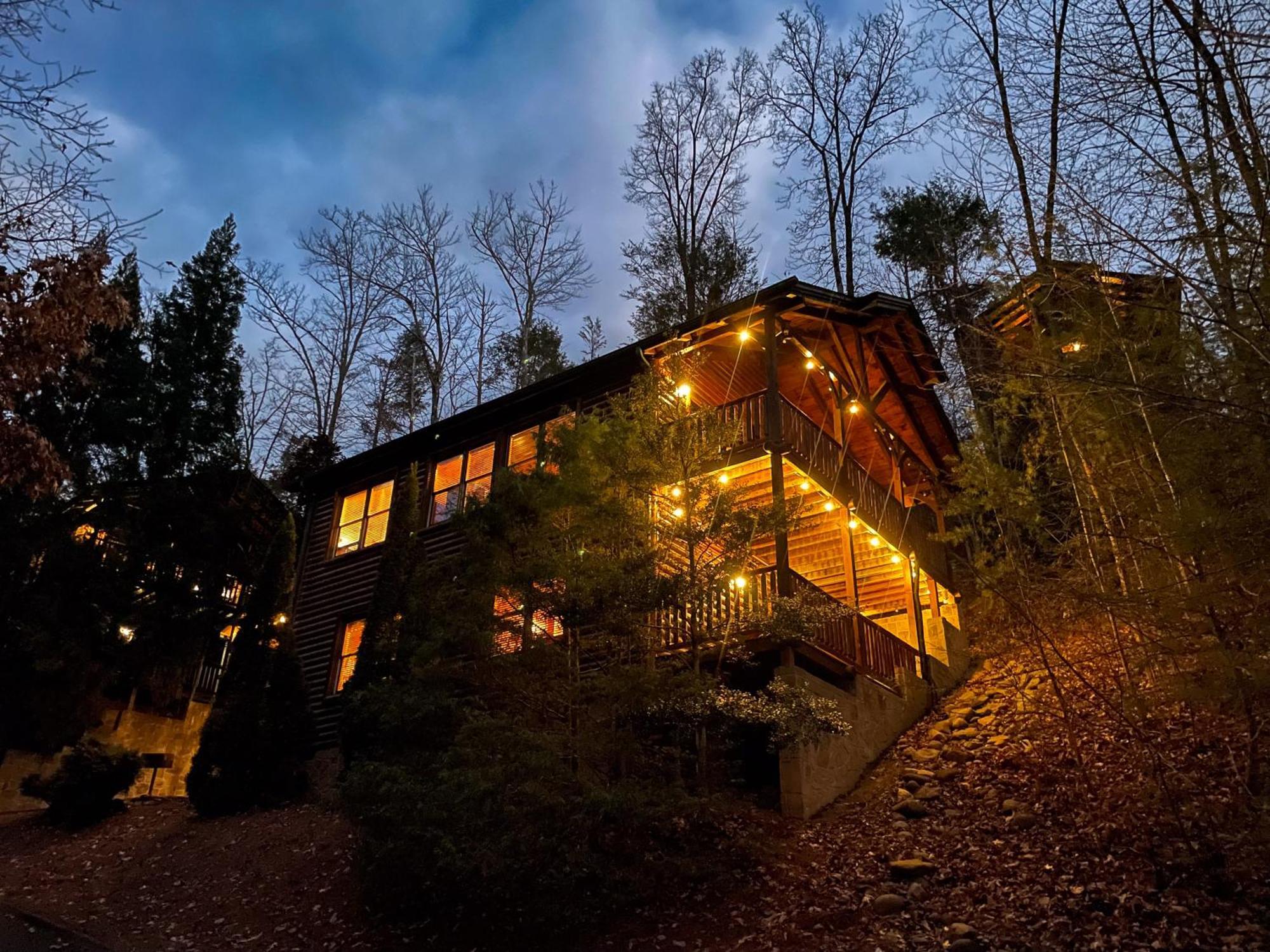 Spacious Resort Log Cabin, Easy Drive, Hot Tub, Arcade Gameroom, Mountain Vibe 蓋特林堡 外观 照片