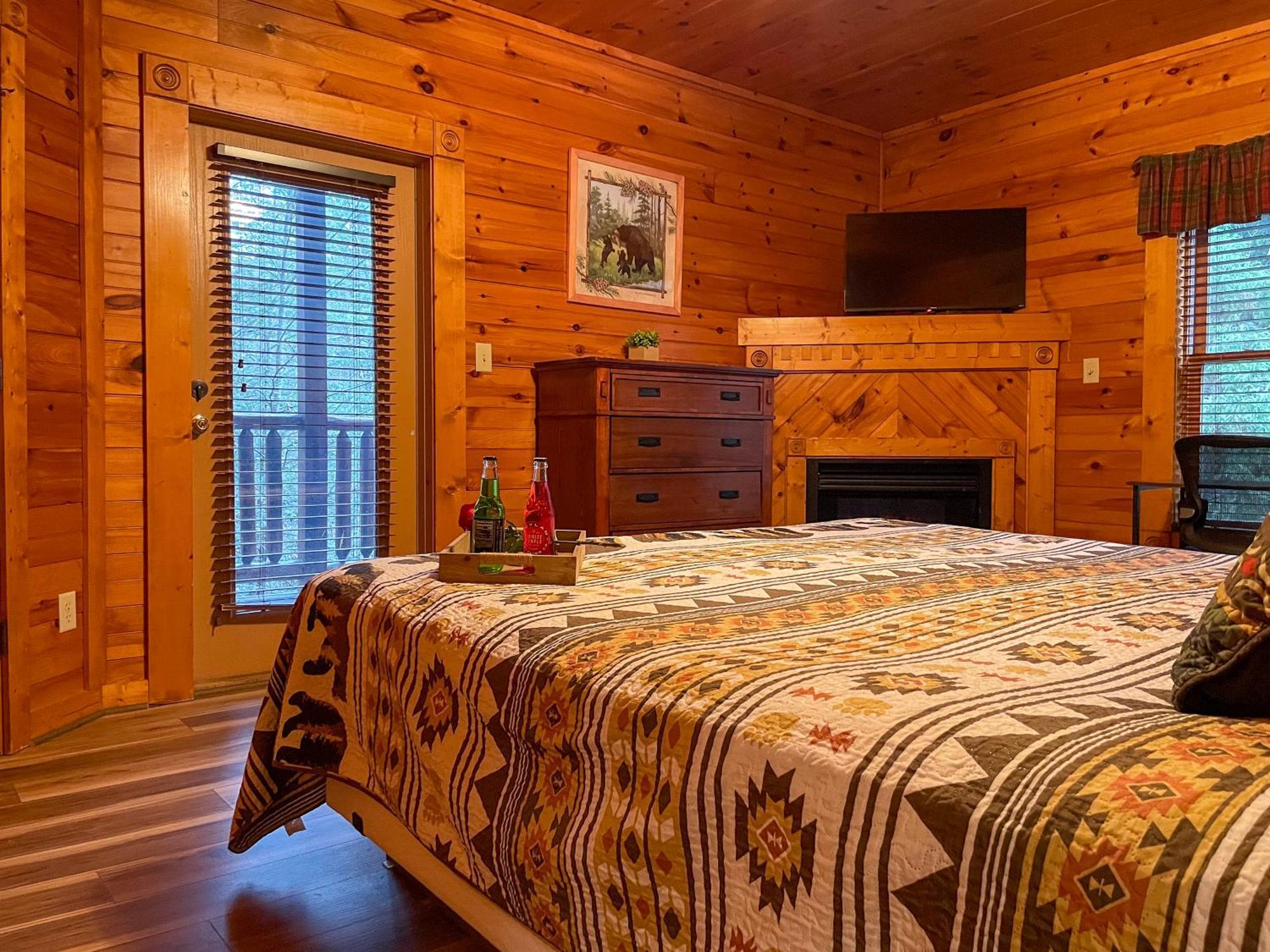 Spacious Resort Log Cabin, Easy Drive, Hot Tub, Arcade Gameroom, Mountain Vibe 蓋特林堡 外观 照片