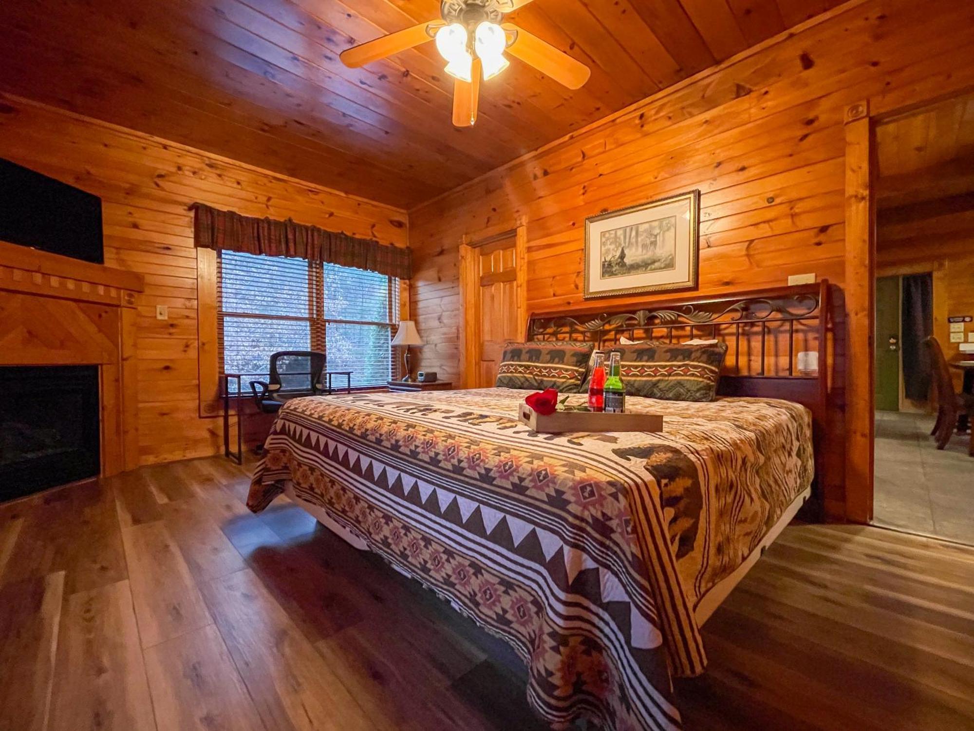 Spacious Resort Log Cabin, Easy Drive, Hot Tub, Arcade Gameroom, Mountain Vibe 蓋特林堡 外观 照片