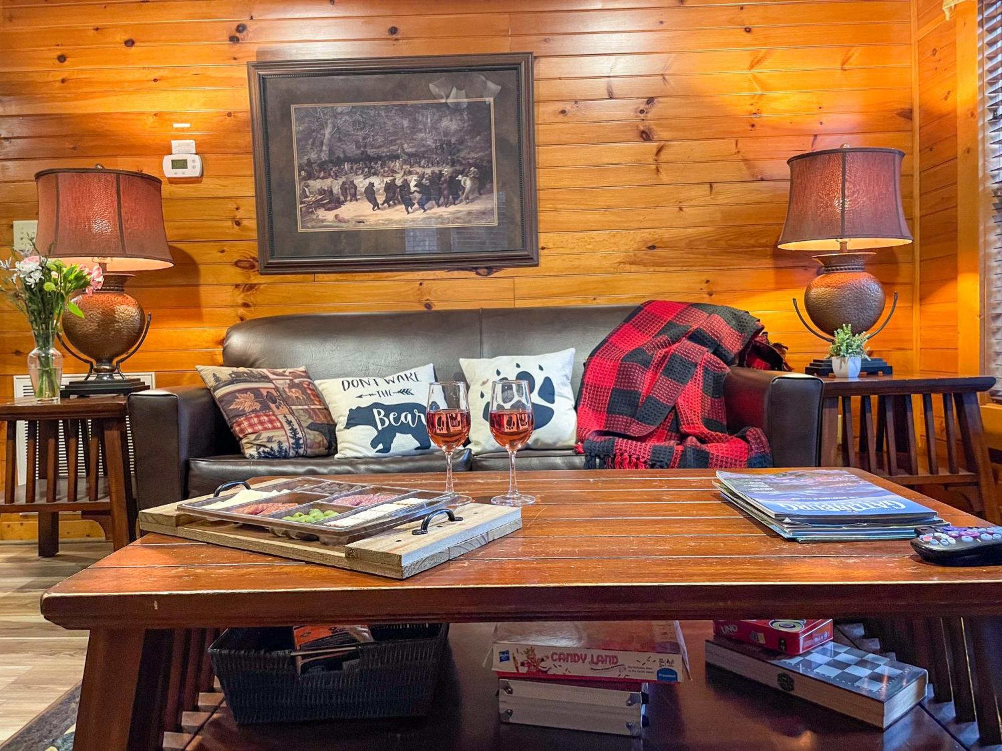 Spacious Resort Log Cabin, Easy Drive, Hot Tub, Arcade Gameroom, Mountain Vibe 蓋特林堡 外观 照片