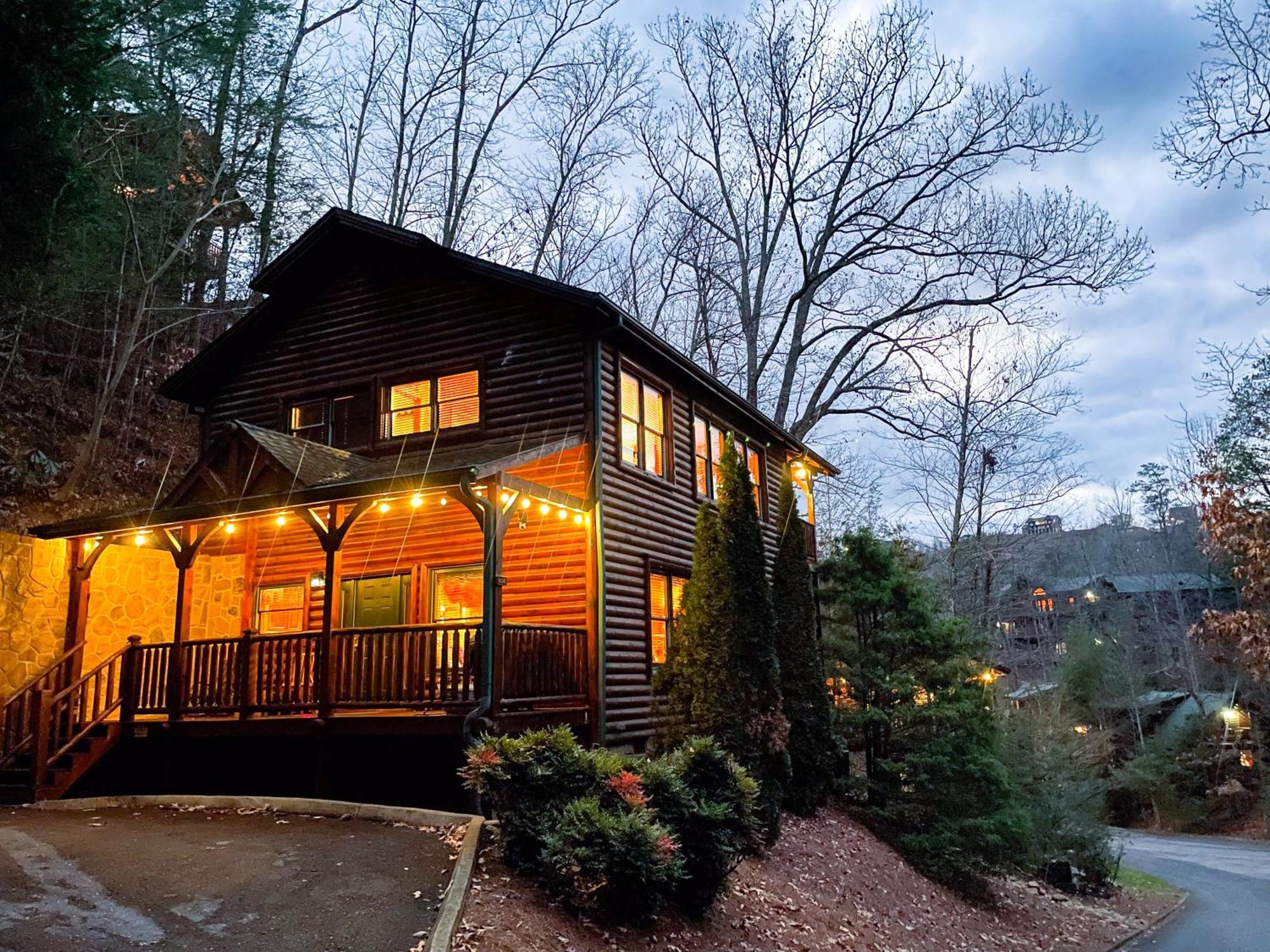Spacious Resort Log Cabin, Easy Drive, Hot Tub, Arcade Gameroom, Mountain Vibe 蓋特林堡 外观 照片